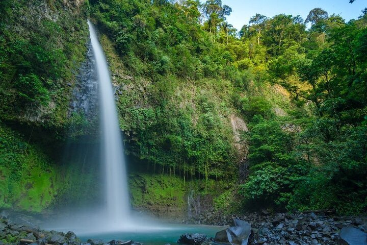 2024 Combo Tour to Fortuna Waterfall Arenal Volcano & Mistico Bridges