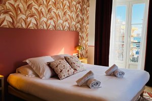 Room & Suite
