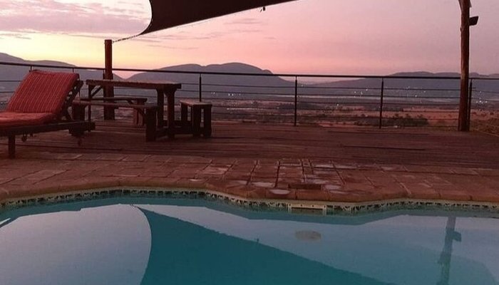 Red Sky Lodge private pool deck