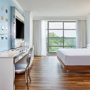 King Guest Room With Balcony