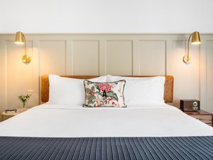 Room & Suite