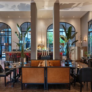 Lounge Bar