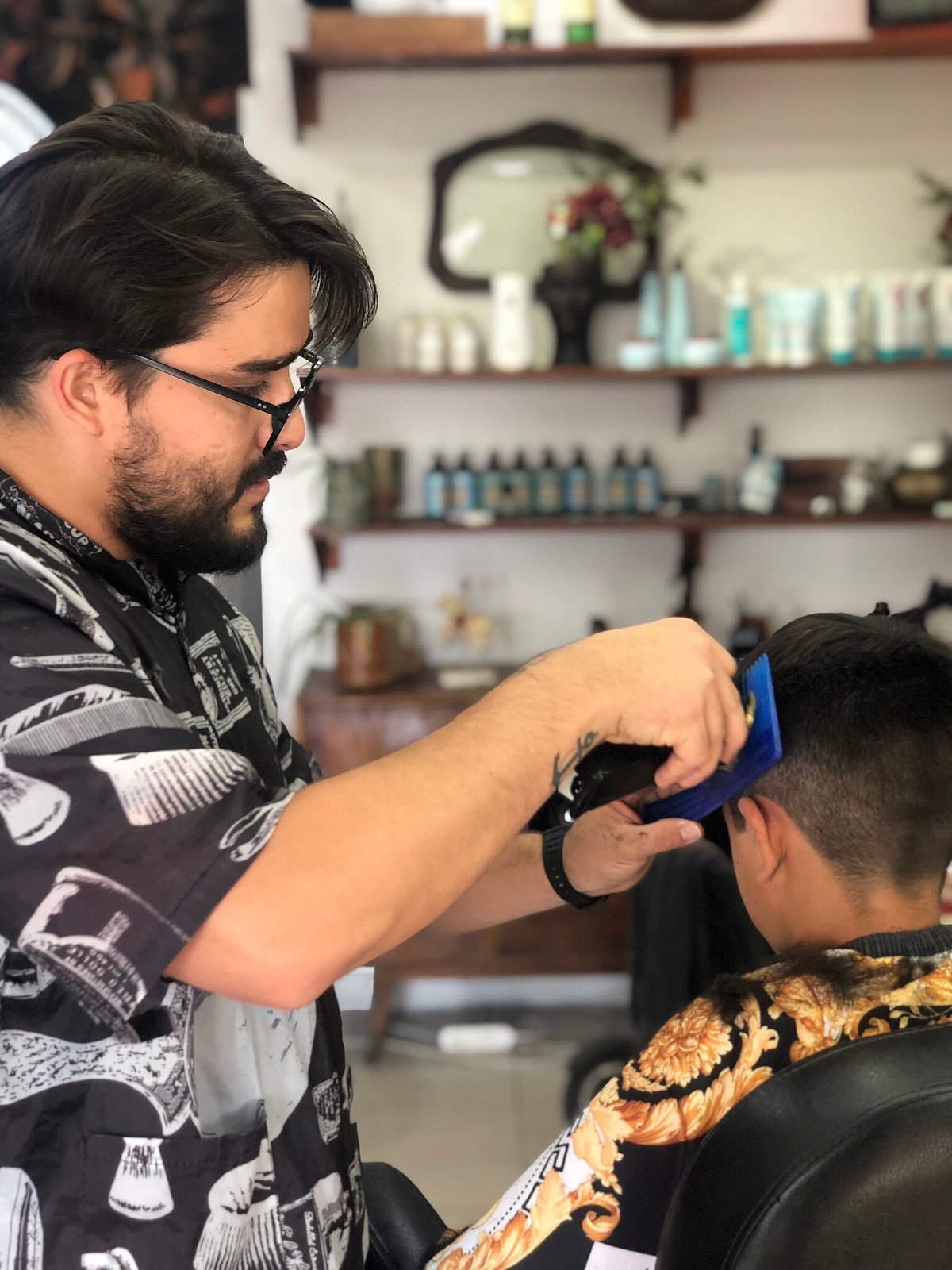 PELUQUERÍA Y BARBERÍA CONDELL (Santiago) - Qué SABER antes de ir