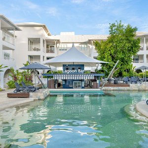 Pool Bar