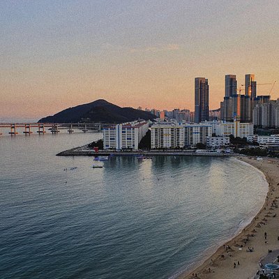 Uitzicht op het strand en gebouwen in Busan, Zuid-Korea