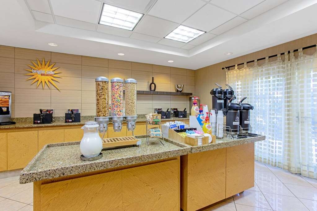 Hotel photo 70 of La Quinta Inn & Suites by Wyndham Orlando I Drive/Conv Ctr.