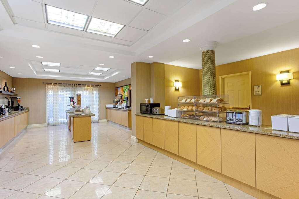 Hotel photo 77 of La Quinta Inn & Suites by Wyndham Orlando I Drive/Conv Ctr.