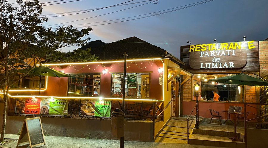 Restaurante com comida na Brasa! Bom atendimento, espaço amplo, cervejas artesanais, sobremesas, pizzas é muito mais!