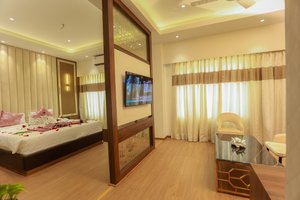 Room & Suite