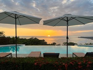 Pool & Beach