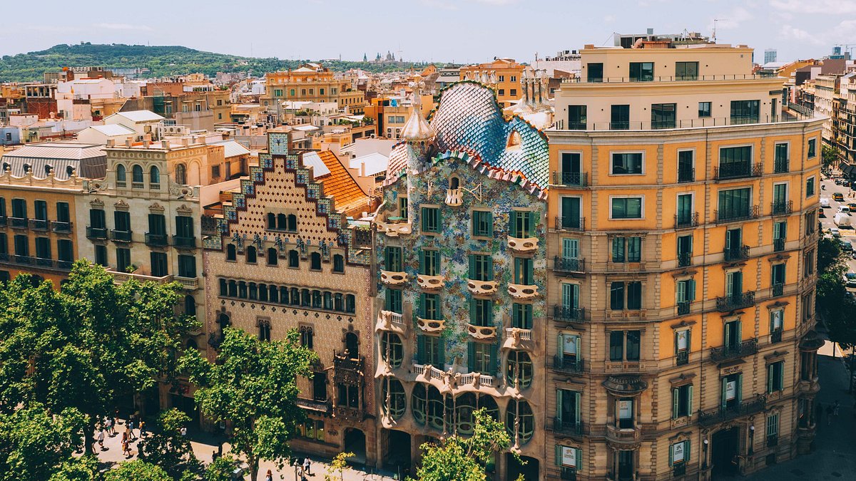 Det finurlige Casa Batlló på Passeig de Gràcia i Barcelona, Spanien 