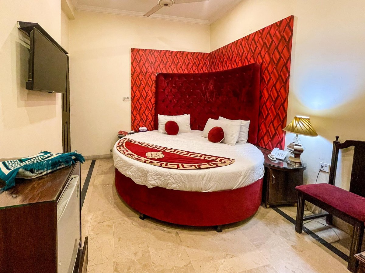 Rose Palace Hotel Gulberg Rooms: Pictures & Reviews - Tripadvisor