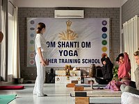🌿 Elegantly embracing the Sattvik way - @ameera.yogini at @houseofom.india  , Rishikesh #akisocommunity @ameera.yogini is wearing our