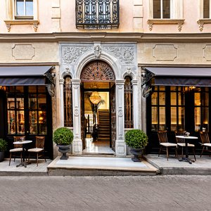 As one of the earliest examples of 19th century apartments in Galata, Barnathan  was built almost 130 years ago.