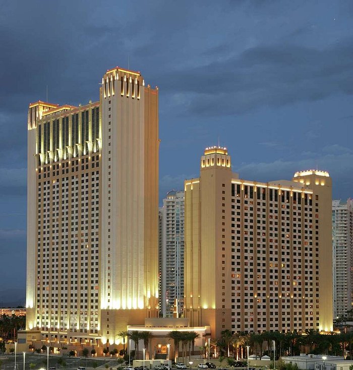 Pool view from girlfriends room - Picture of Paris Las Vegas Hotel &  Casino, Paradise - Tripadvisor