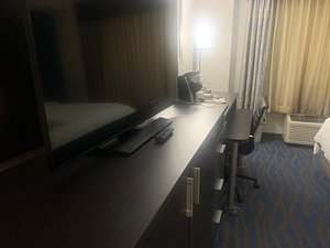 HOLIDAY INN EXPRESS & SUITES ST LOUIS AIRPORT - Updated 2023 Prices & Hotel  Reviews (Woodson Terrace, MO)