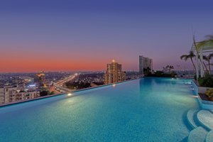 Pool & Beach
