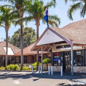 Frontage of the Vine Inn Barossa