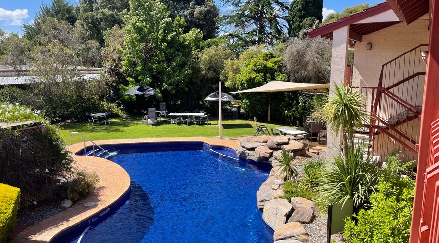 BBQ and pool facilities are available for all guest staying at the Vine Inn Hotel and the Vine Court
