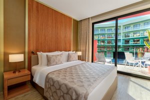 Room & Suite