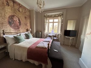 Room & Suite