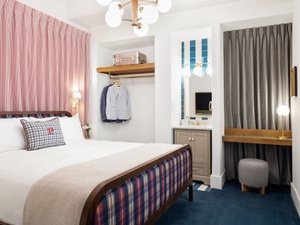 Room & Suite
