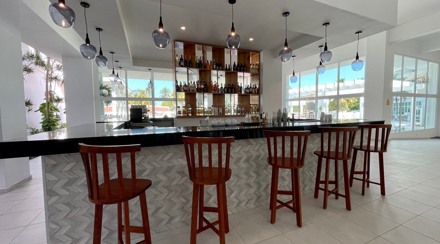 Lobby bar