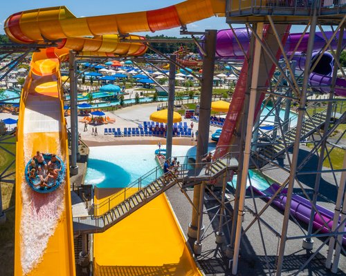 Top Indoor and Outdoor Water Parks in California: A Wet and Wild Adventure  for the Whole Family! – Travel Realizations