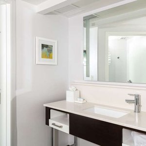 Hampton Inn & Suites Arlington Crystal City DCA in Arlington, image may contain: City, Condo, Urban, Office Building