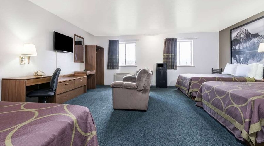 3 Queen Bed Suite