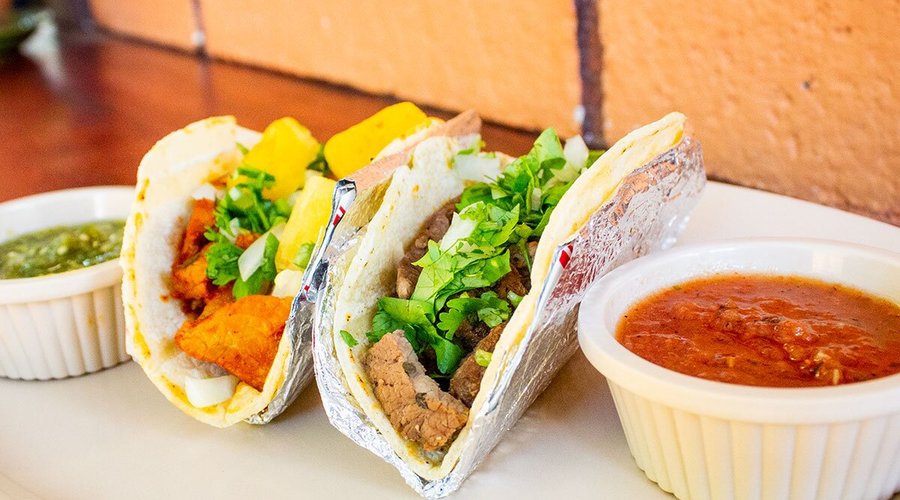 Taco mexicano (res, pollo, al pastor)