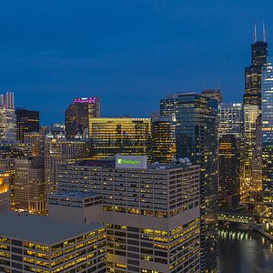 Our River North hotel features skyline and Chicago River views 