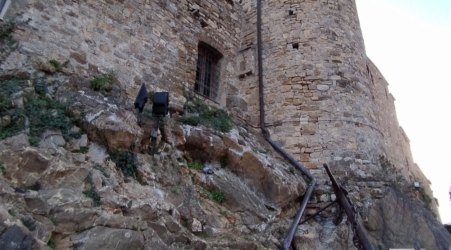 IL CASTELLO DEI CLAVESANA