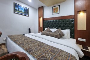 Room & Suite