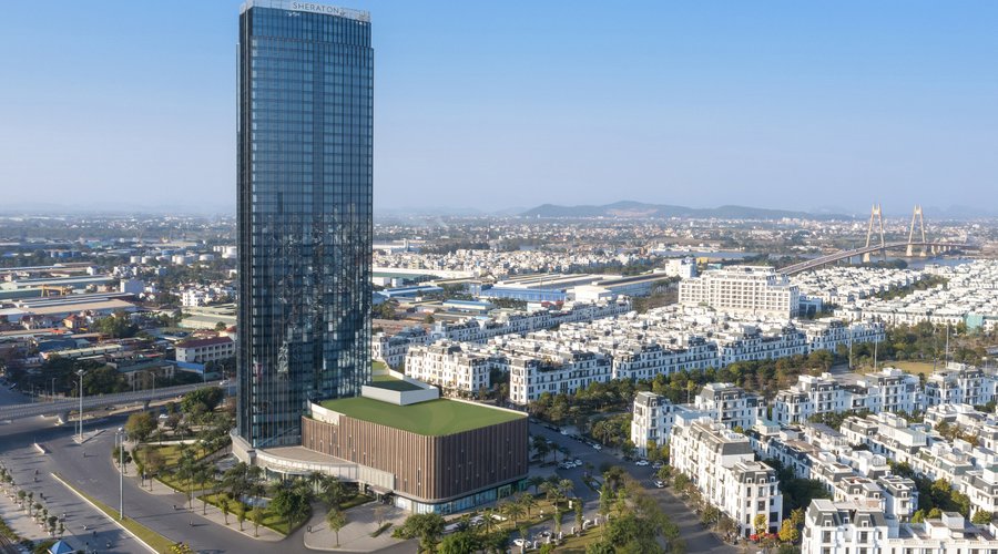 Located in the bustling Vinhomes Imperia Metropolitan Area, Sheraton Hai Phong boasts an impressive view of the city as the tallest 45-storey building in the centre of Hai Phong.