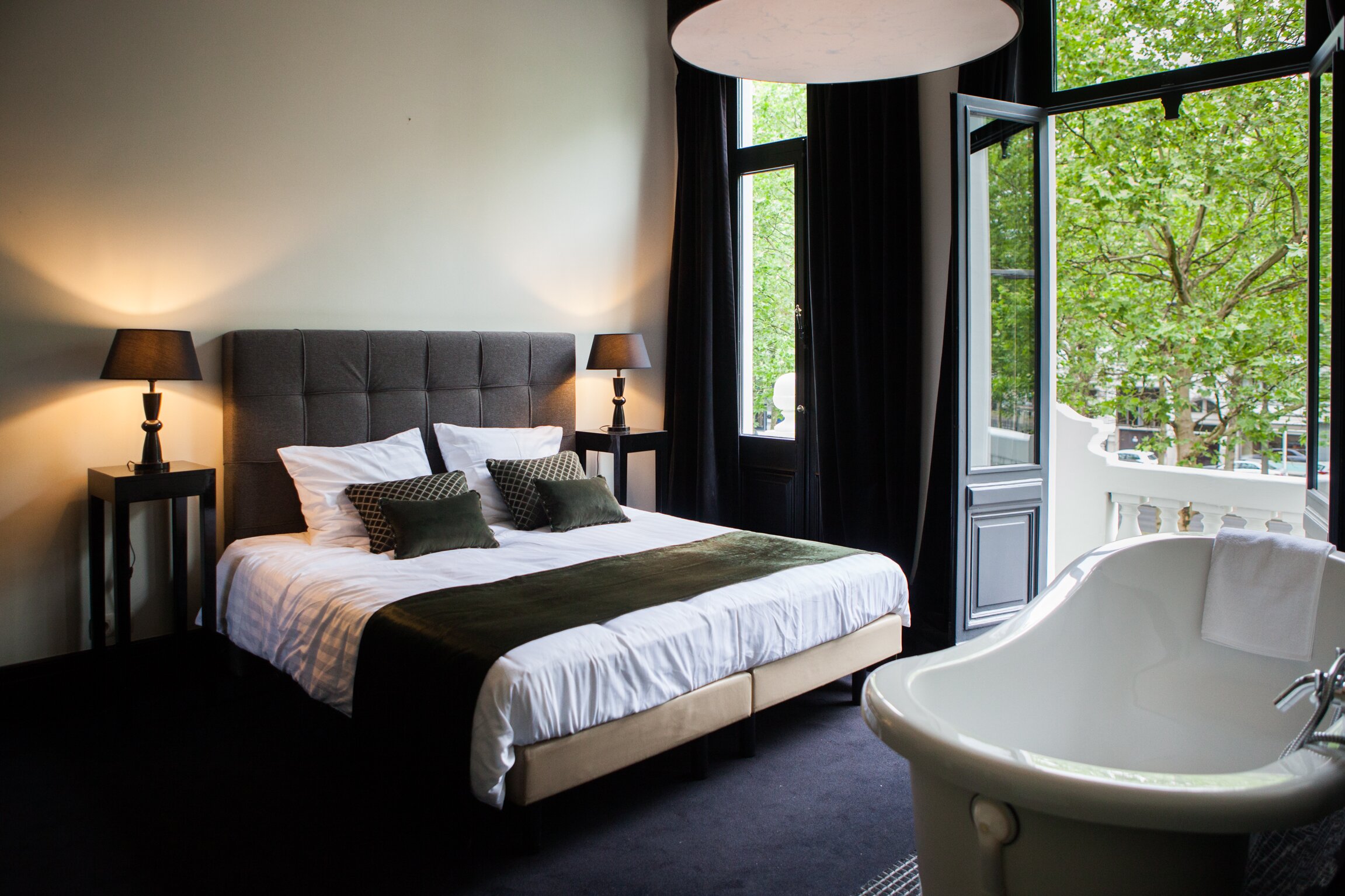 B IN ANTWERP - Prices & Specialty B&B Reviews (Belgium)