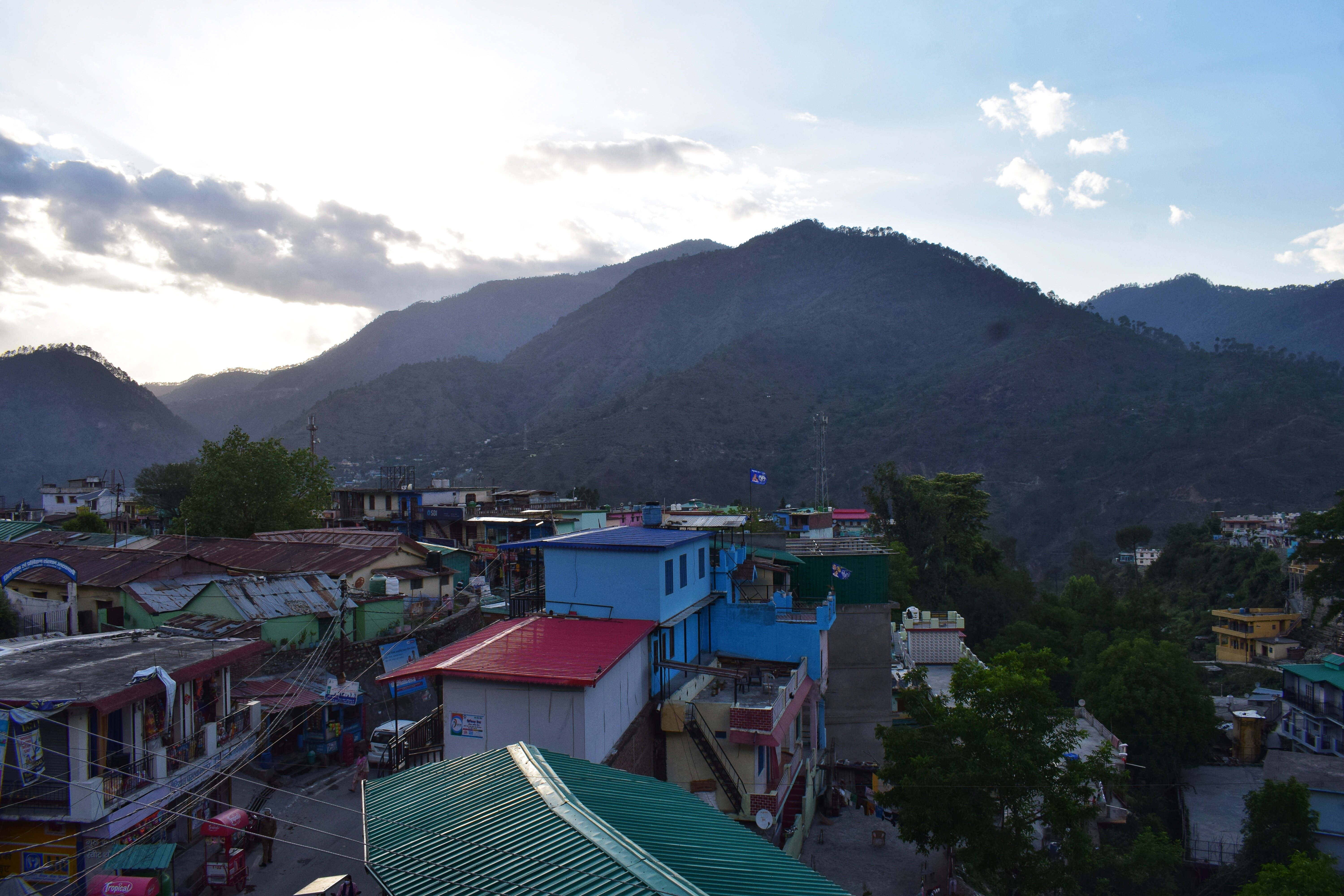 Taknaur Range In Himalayas Barkot Uttarakhand India High-Res Stock Photo -  Getty Images