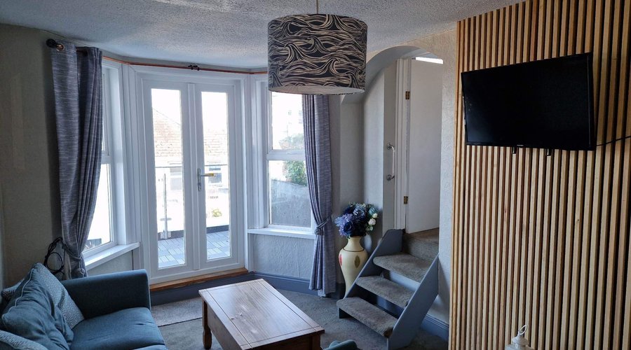 Room 5 lounge