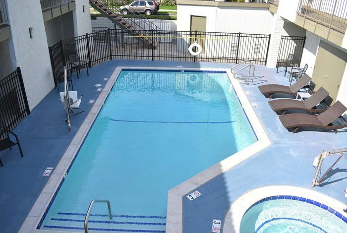 Signature Anaheim Maingate Pool Pictures & Reviews - Tripadvisor