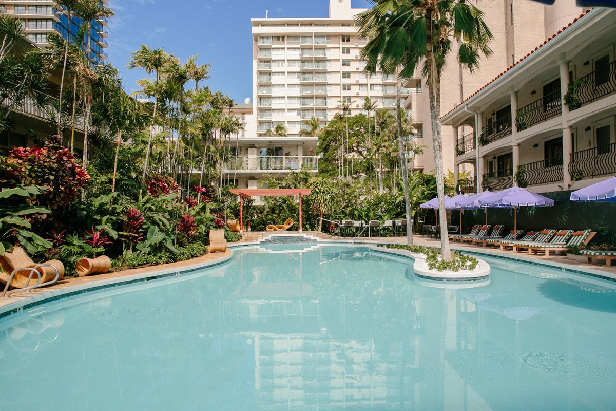 Wayfinder Waikiki Pool Pictures & Reviews - Tripadvisor