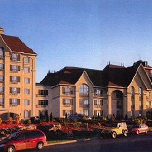 Le St-Martin Hotel & Suites in Laval
