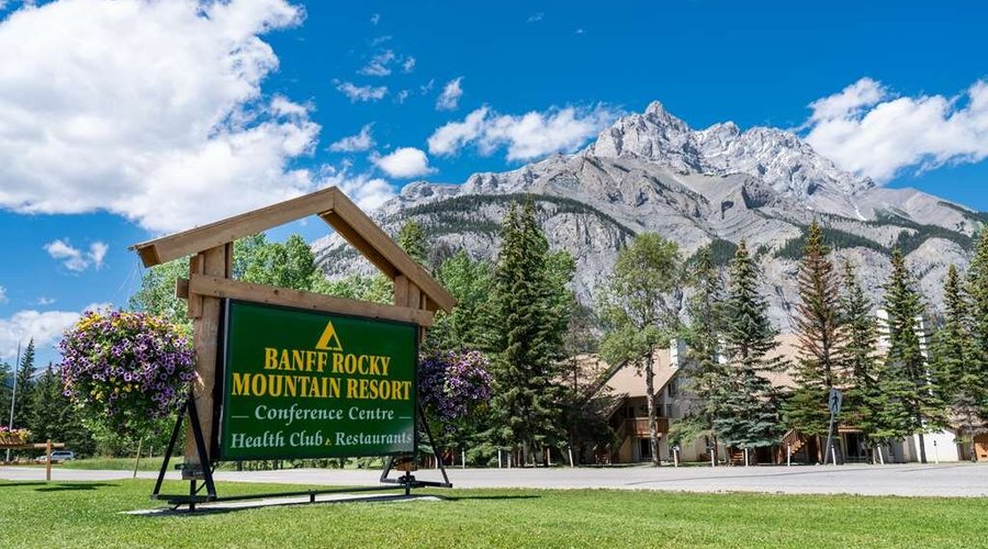 Summer Rocky Mountain Resort Exterior
