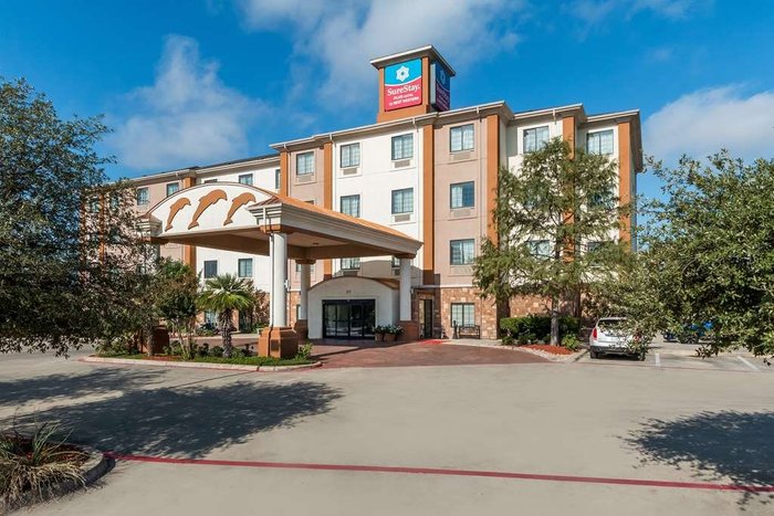 The 10 best hotels near South Park Mall Shopping Center in San Antonio,  United States of America