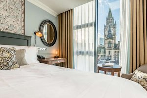 Room & Suite
