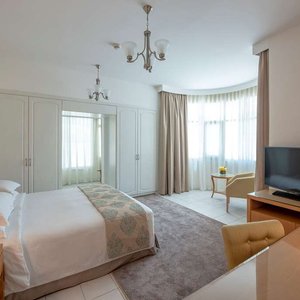 Three Bedroom Apartment King