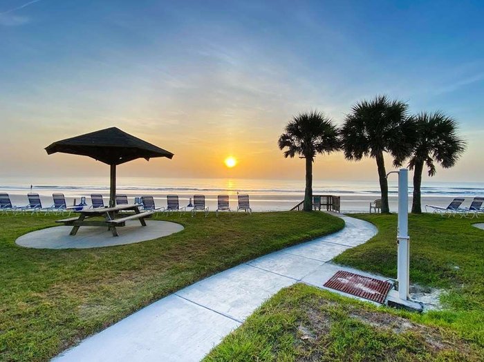 OCEAN COURT BEACHFRONT HOTEL (Daytona Beach Shores FL) Motel