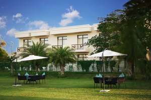 Treehouse Sunrise Resort & Caravan Park, Neemrana in Neemrana