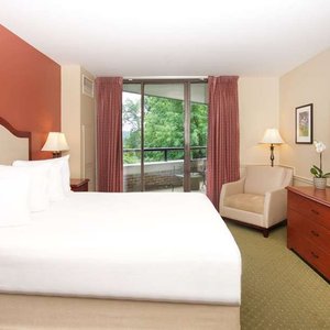 MWCC Queen Guestroom