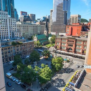 Le Square Phillips Hotel & Suites in Montreal