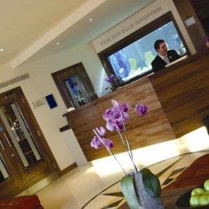 Big Blue Hotel, hotel in Blackpool